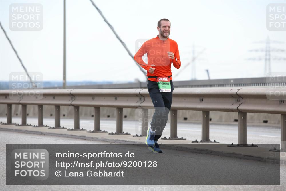03.10.2025 - Köhlbrandbrückenlauf Lena Gebhardt http://msf.ph/oto/9200128 03.10.2025 15:21:37 Position 1 7202 meine-sportfotos.de
