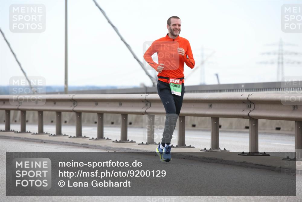 03.10.2025 - Köhlbrandbrückenlauf Lena Gebhardt http://msf.ph/oto/9200129 03.10.2025 15:21:37 Position 1 1202 meine-sportfotos.de
