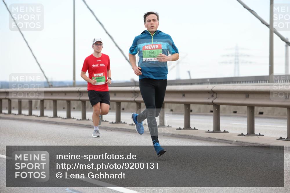 03.10.2025 - Köhlbrandbrückenlauf Lena Gebhardt http://msf.ph/oto/9200131 03.10.2025 15:21:41 Position 1 9743 meine-sportfotos.de