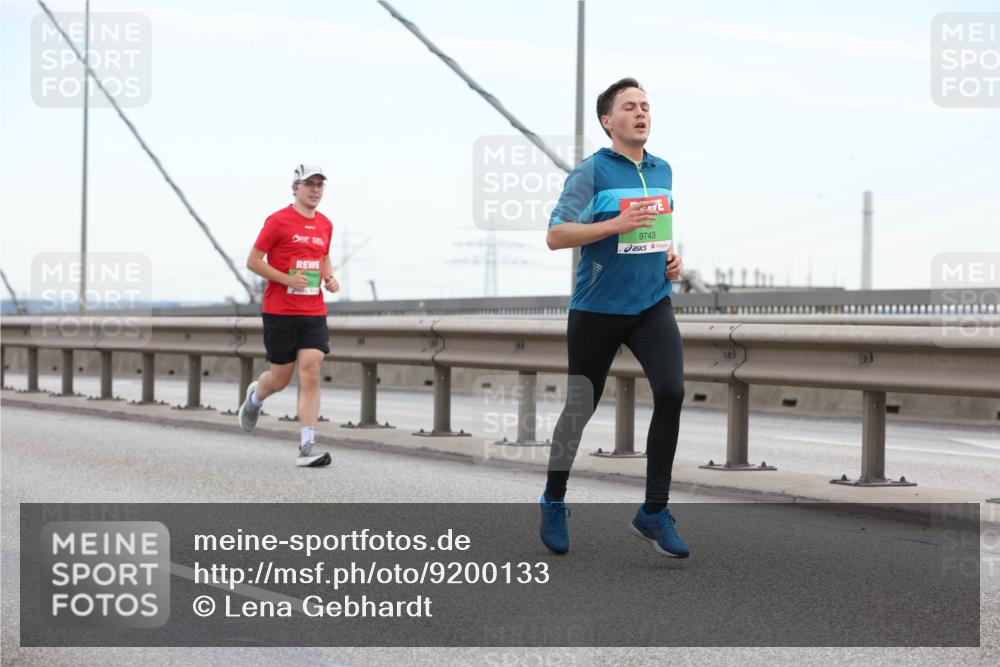 03.10.2025 - Köhlbrandbrückenlauf Lena Gebhardt http://msf.ph/oto/9200133 03.10.2025 15:21:42 Position 1 9743 meine-sportfotos.de