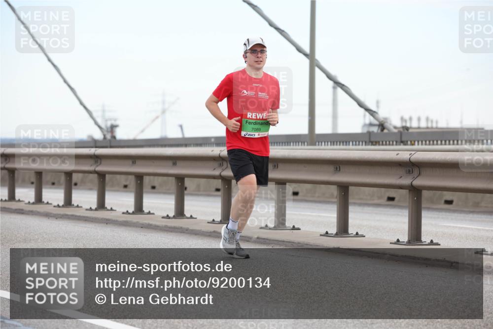 03.10.2025 - Köhlbrandbrückenlauf Lena Gebhardt http://msf.ph/oto/9200134 03.10.2025 15:21:43 Position 1 7089 meine-sportfotos.de