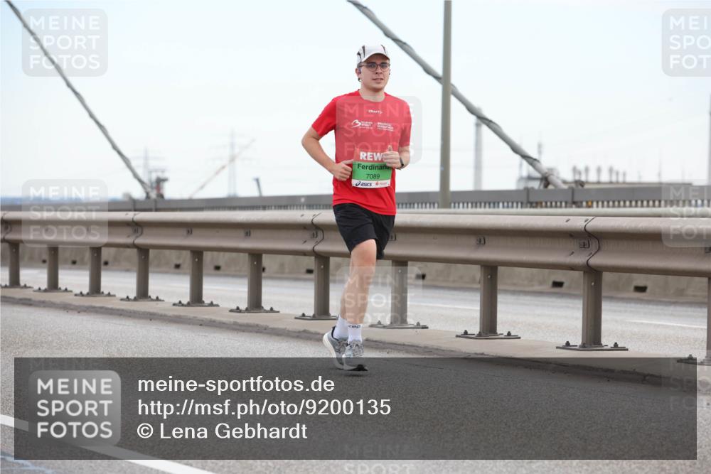 03.10.2025 - Köhlbrandbrückenlauf Lena Gebhardt http://msf.ph/oto/9200135 03.10.2025 15:21:43 Position 1 7089 meine-sportfotos.de