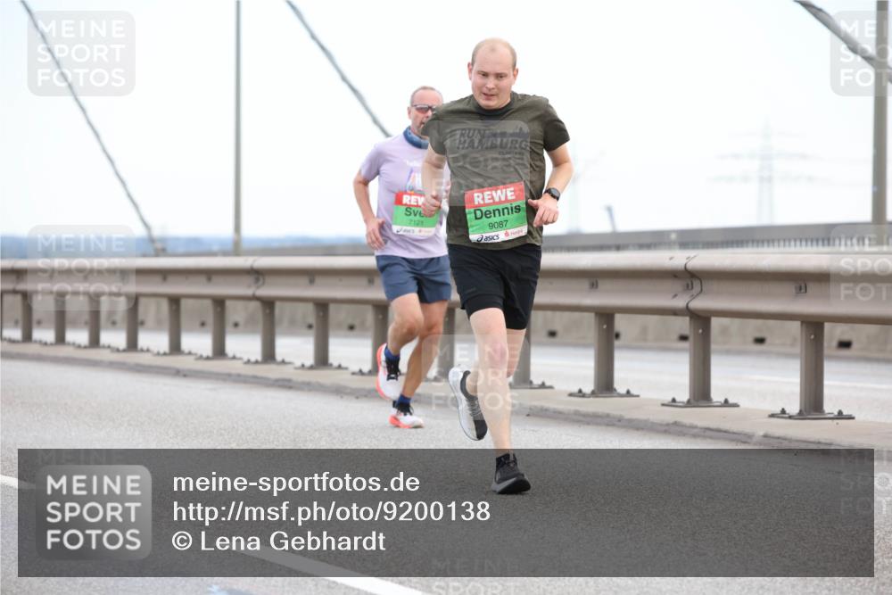 03.10.2025 - Köhlbrandbrückenlauf Lena Gebhardt http://msf.ph/oto/9200138 03.10.2025 15:21:45 Position 1 21, 0975, 7121, 9087 meine-sportfotos.de