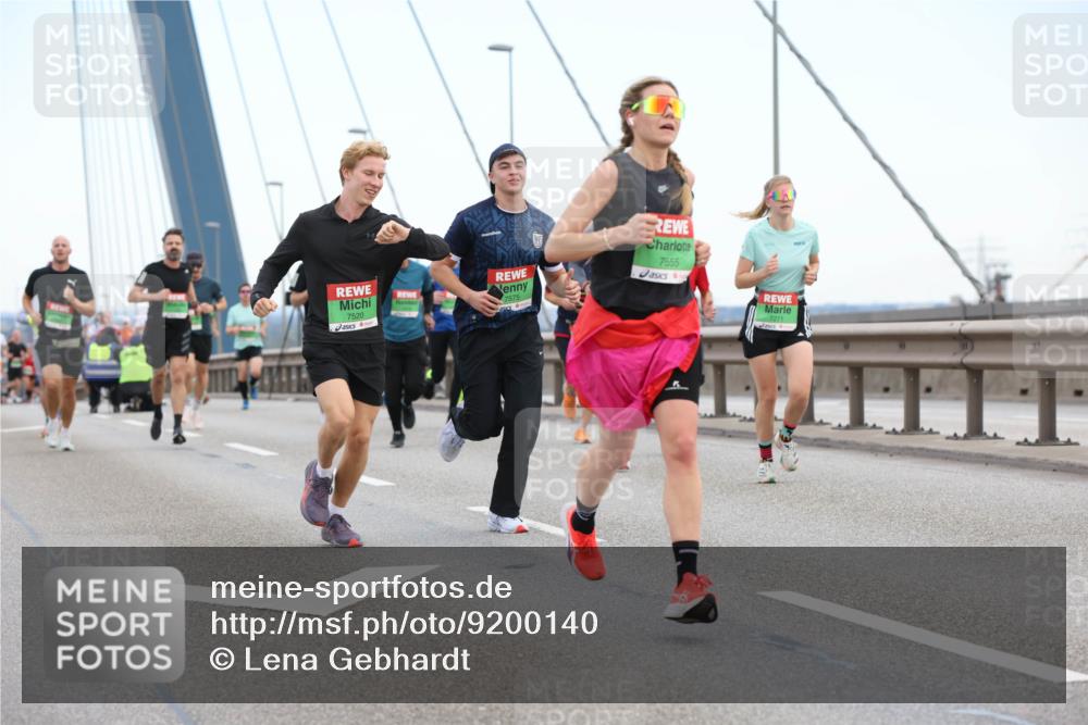 03.10.2025 - Köhlbrandbrückenlauf Lena Gebhardt http://msf.ph/oto/9200140 03.10.2025 15:21:50 Position 1 7520, 7555, 7575 meine-sportfotos.de