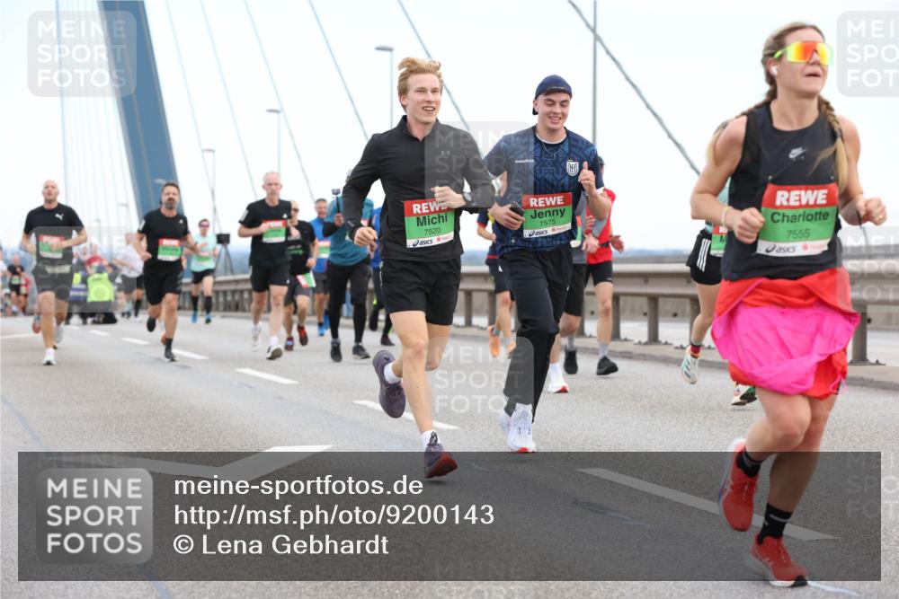 03.10.2025 - Köhlbrandbrückenlauf Lena Gebhardt http://msf.ph/oto/9200143 03.10.2025 15:21:51 Position 1 7520, 7575, 7555 meine-sportfotos.de
