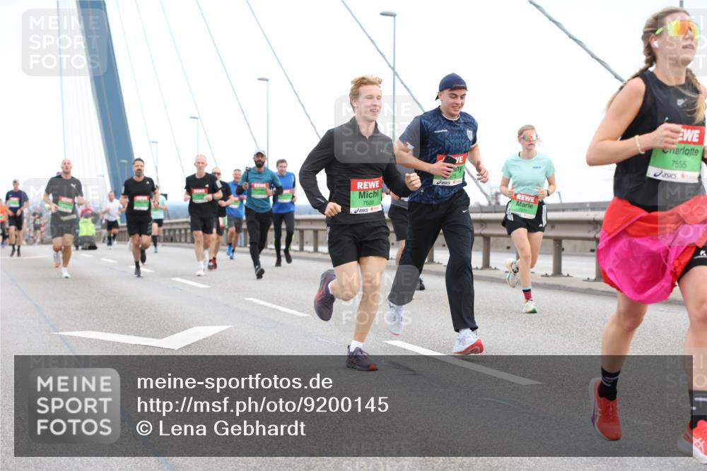 03.10.2025 - Köhlbrandbrückenlauf Lena Gebhardt http://msf.ph/oto/9200145 03.10.2025 15:21:51 Position 1 7520, 7271, 7555 meine-sportfotos.de