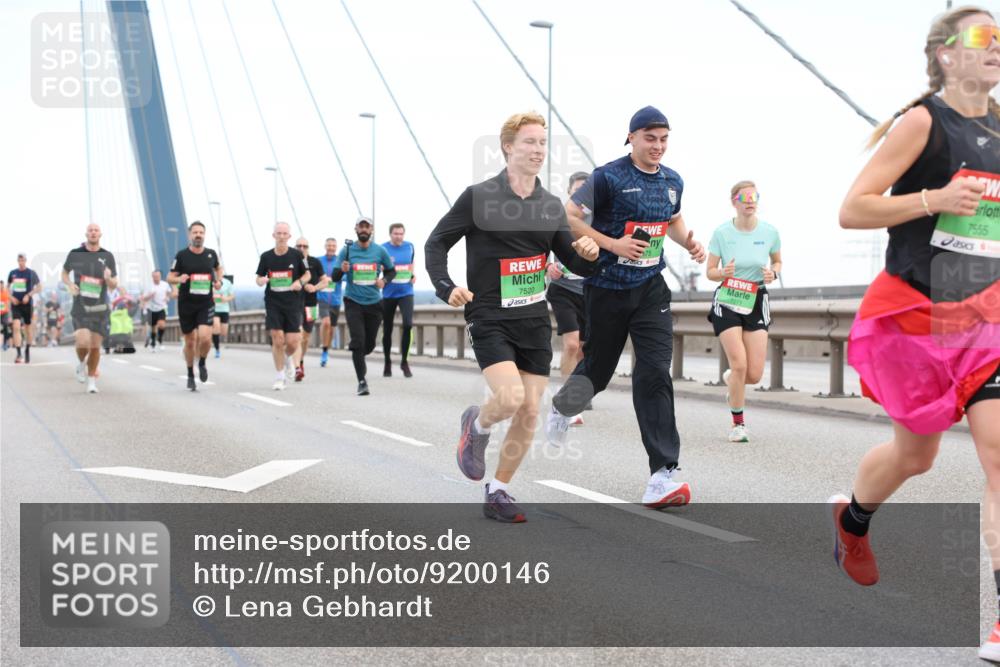 03.10.2025 - Köhlbrandbrückenlauf Lena Gebhardt http://msf.ph/oto/9200146 03.10.2025 15:21:51 Position 1 7520, 7555 meine-sportfotos.de