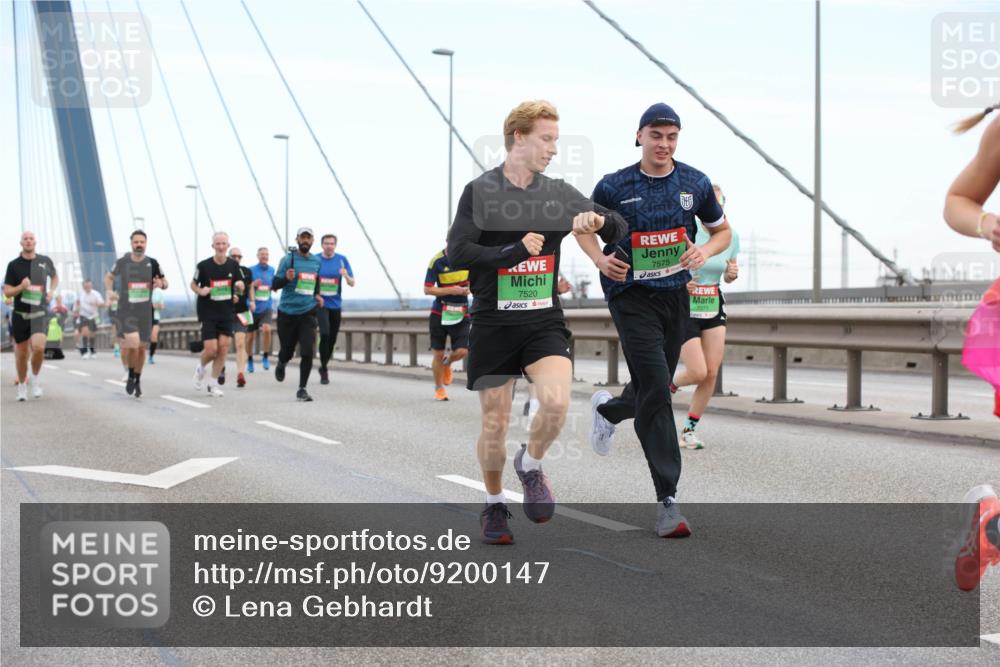 03.10.2025 - Köhlbrandbrückenlauf Lena Gebhardt http://msf.ph/oto/9200147 03.10.2025 15:21:52 Position 1 7520, 7575 meine-sportfotos.de