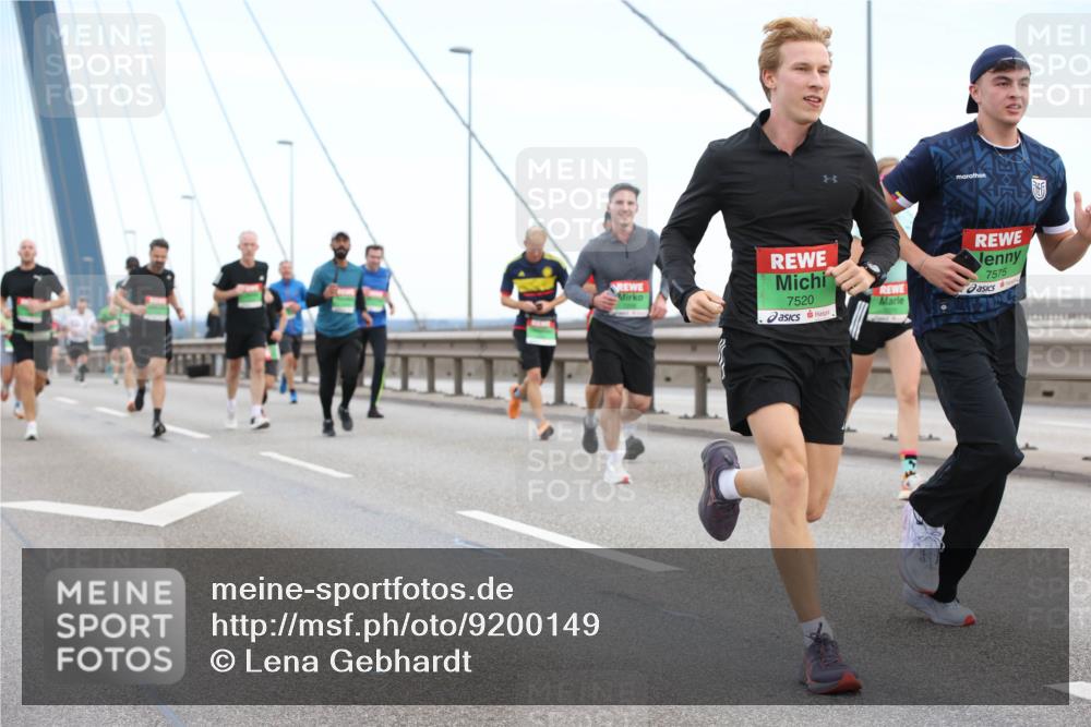 03.10.2025 - Köhlbrandbrückenlauf Lena Gebhardt http://msf.ph/oto/9200149 03.10.2025 15:21:52 Position 1 7575, 7520 meine-sportfotos.de