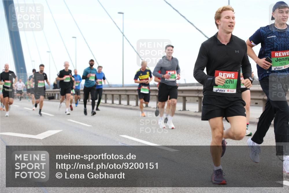 03.10.2025 - Köhlbrandbrückenlauf Lena Gebhardt http://msf.ph/oto/9200151 03.10.2025 15:21:52 Position 1 7520, 7575 meine-sportfotos.de