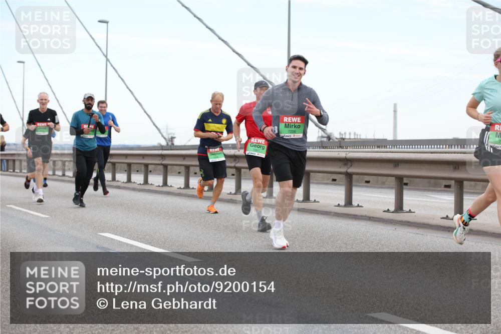 03.10.2025 - Köhlbrandbrückenlauf Lena Gebhardt http://msf.ph/oto/9200154 03.10.2025 15:21:53 Position 1 7261, 7256 meine-sportfotos.de