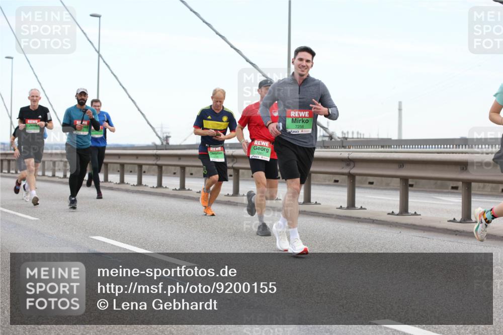 03.10.2025 - Köhlbrandbrückenlauf Lena Gebhardt http://msf.ph/oto/9200155 03.10.2025 15:21:53 Position 1 7261, 7256 meine-sportfotos.de