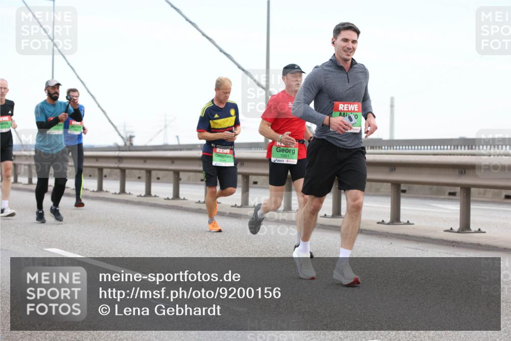 03.10.2025 - Köhlbrandbrückenlauf Lena Gebhardt http://msf.ph/oto/9200156 03.10.2025 15:21:54 Position 1 7261 meine-sportfotos.de