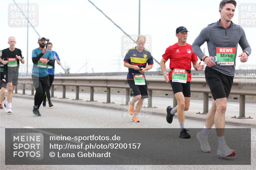 03.10.2025 - Köhlbrandbrückenlauf Lena Gebhardt http://msf.ph/oto/9200157 03.10.2025 15:21:54 Position 1 7261, 7256 meine-sportfotos.de