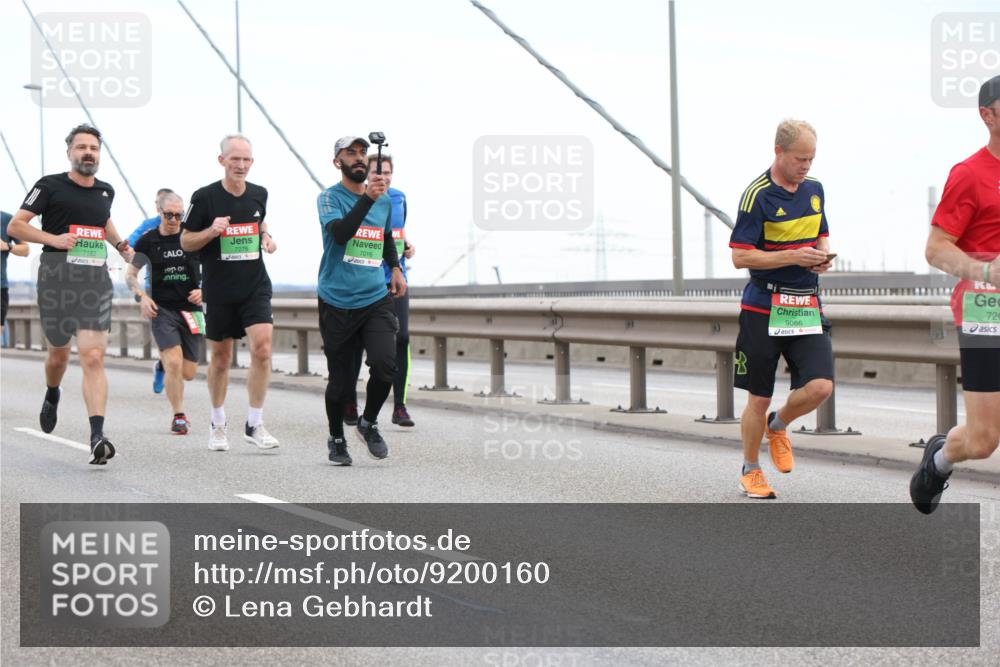 03.10.2025 - Köhlbrandbrückenlauf Lena Gebhardt http://msf.ph/oto/9200160 03.10.2025 15:21:54 Position 1 7182, 7276, 9086, 726 meine-sportfotos.de