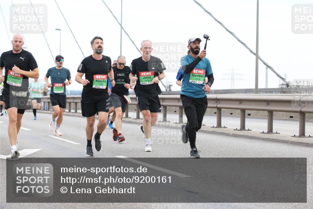 03.10.2025 - Köhlbrandbrückenlauf Lena Gebhardt http://msf.ph/oto/9200161 03.10.2025 15:21:55 Position 1 7737, 7182, 7276, 7016 meine-sportfotos.de