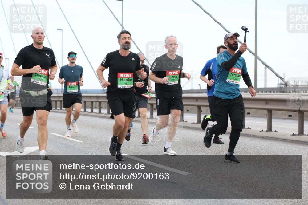 03.10.2025 - Köhlbrandbrückenlauf Lena Gebhardt http://msf.ph/oto/9200163 03.10.2025 15:21:55 Position 1 7737, 7182, 7276, 7016 meine-sportfotos.de