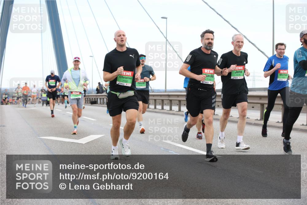 03.10.2025 - Köhlbrandbrückenlauf Lena Gebhardt http://msf.ph/oto/9200164 03.10.2025 15:21:56 Position 1 7737, 7182, 7276 meine-sportfotos.de