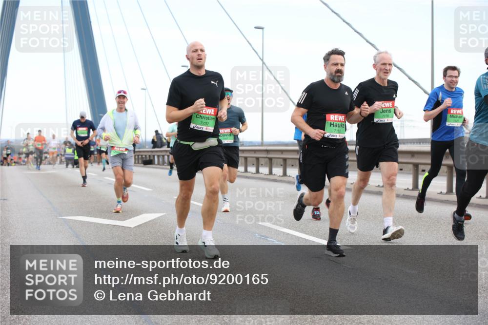03.10.2025 - Köhlbrandbrückenlauf Lena Gebhardt http://msf.ph/oto/9200165 03.10.2025 15:21:56 Position 1 7182, 7737, 7276, 7327 meine-sportfotos.de