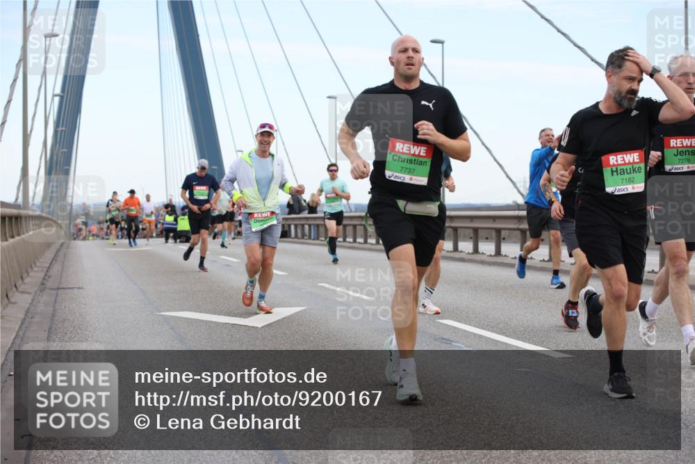 03.10.2025 - Köhlbrandbrückenlauf Lena Gebhardt http://msf.ph/oto/9200167 03.10.2025 15:21:56 Position 1 7737, 7182, 7276, 3 meine-sportfotos.de