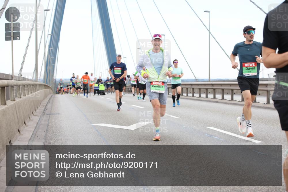 03.10.2025 - Köhlbrandbrückenlauf Lena Gebhardt http://msf.ph/oto/9200171 03.10.2025 15:21:57 Position 1 9491, 7187 meine-sportfotos.de