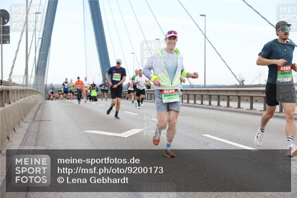 03.10.2025 - Köhlbrandbrückenlauf Lena Gebhardt http://msf.ph/oto/9200173 03.10.2025 15:21:58 Position 1 9491, 7187 meine-sportfotos.de