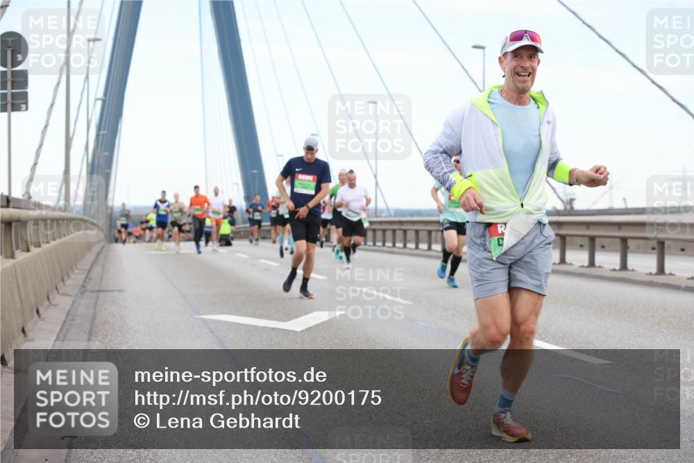 03.10.2025 - Köhlbrandbrückenlauf Lena Gebhardt http://msf.ph/oto/9200175 03.10.2025 15:21:58 Position 1  meine-sportfotos.de