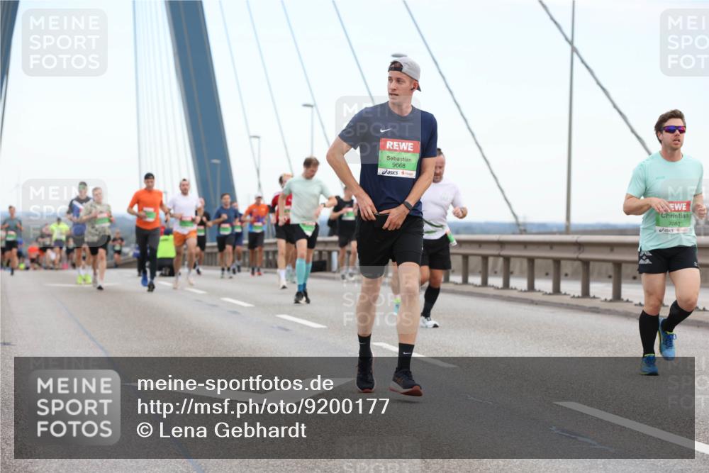 03.10.2025 - Köhlbrandbrückenlauf Lena Gebhardt http://msf.ph/oto/9200177 03.10.2025 15:21:59 Position 1 9668, 7083 meine-sportfotos.de