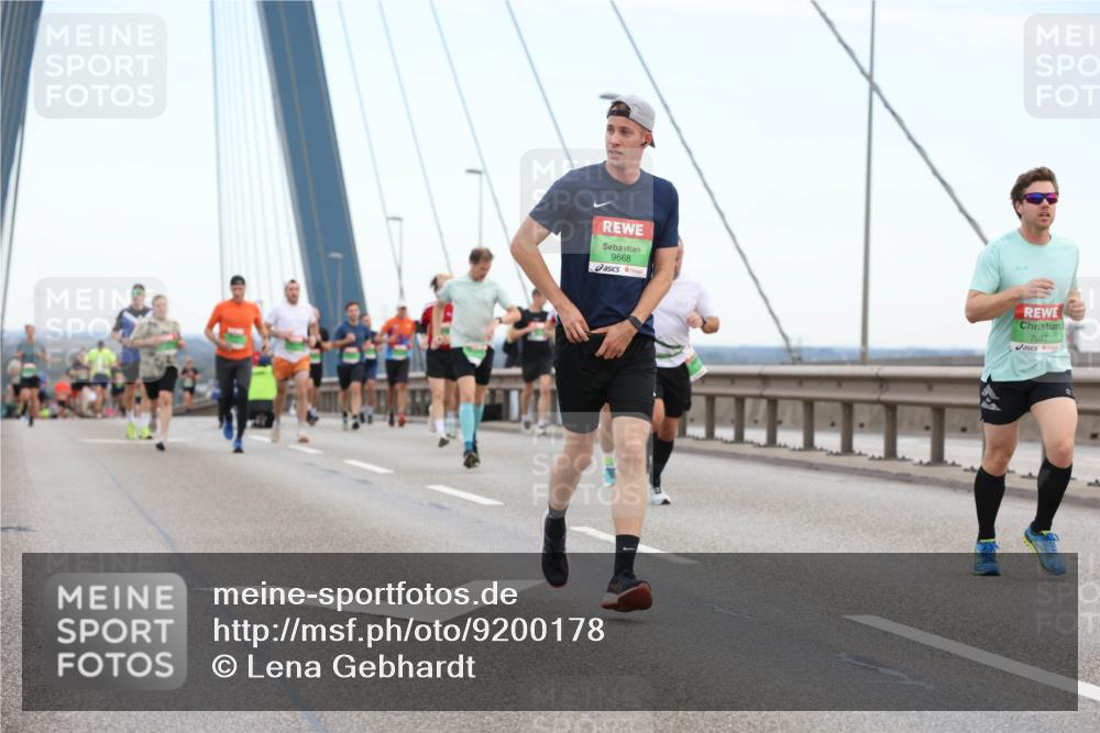03.10.2025 - Köhlbrandbrückenlauf Lena Gebhardt http://msf.ph/oto/9200178 03.10.2025 15:21:59 Position 1 9668, 7083 meine-sportfotos.de