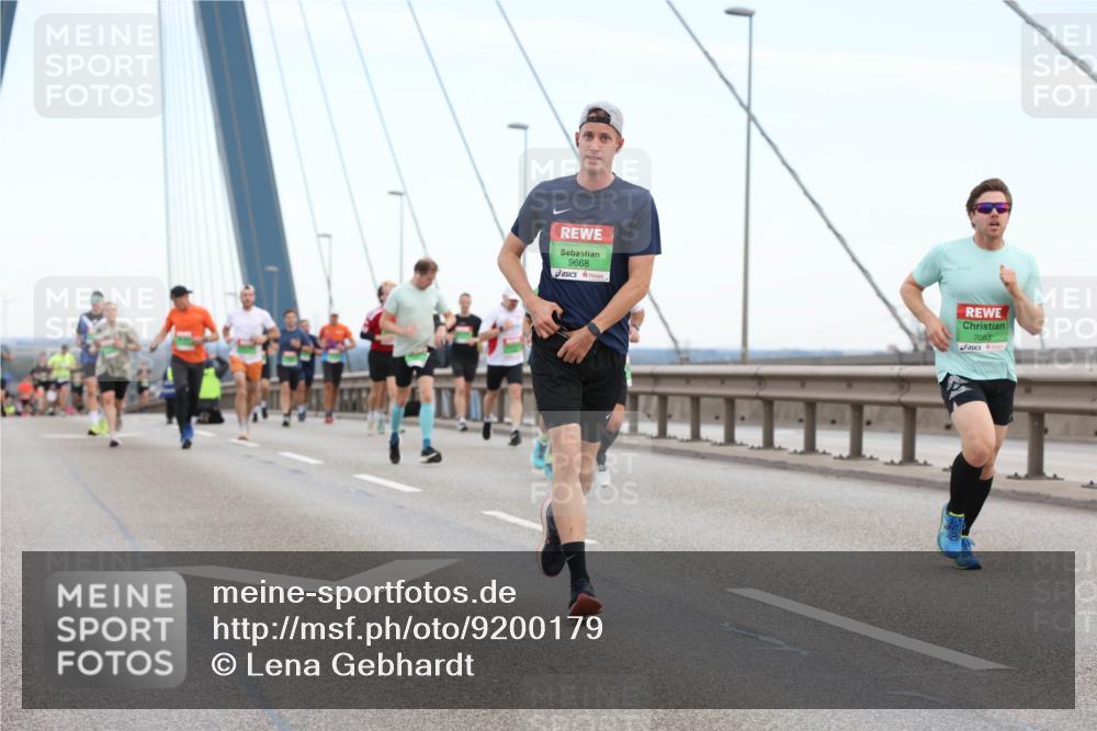 03.10.2025 - Köhlbrandbrückenlauf Lena Gebhardt http://msf.ph/oto/9200179 03.10.2025 15:22:00 Position 1 9668, 7083 meine-sportfotos.de
