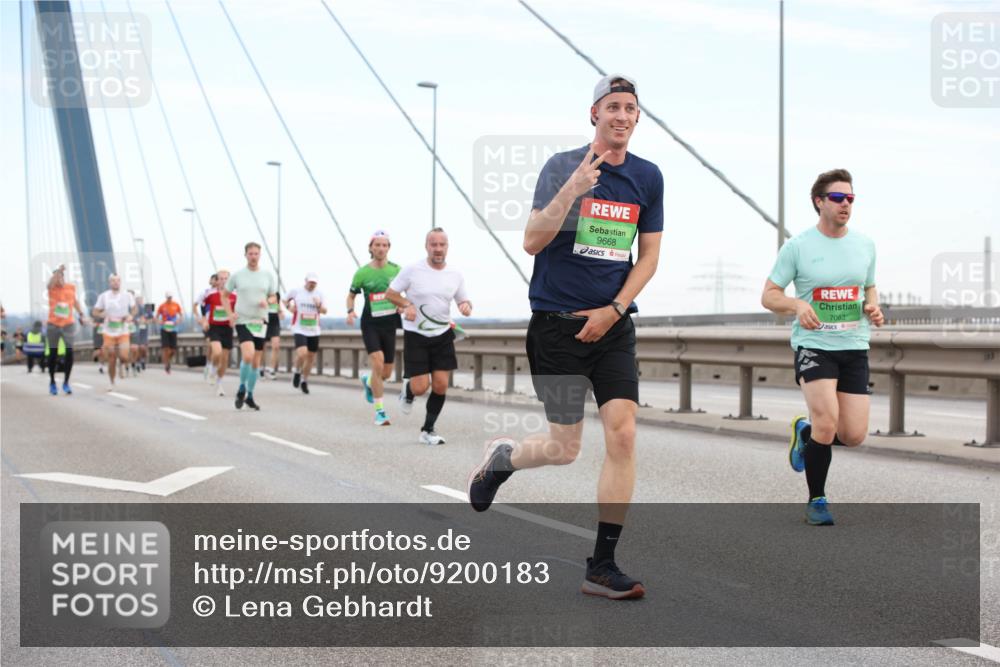 03.10.2025 - Köhlbrandbrückenlauf Lena Gebhardt http://msf.ph/oto/9200183 03.10.2025 15:22:01 Position 1 9668, 7083 meine-sportfotos.de