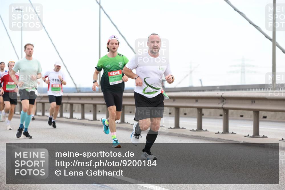 03.10.2025 - Köhlbrandbrückenlauf Lena Gebhardt http://msf.ph/oto/9200184 03.10.2025 15:22:02 Position 1 7132 meine-sportfotos.de