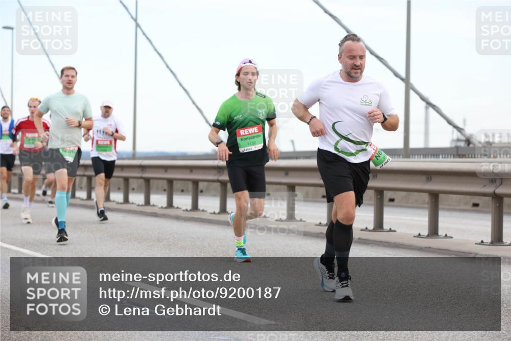 03.10.2025 - Köhlbrandbrückenlauf Lena Gebhardt http://msf.ph/oto/9200187 03.10.2025 15:22:02 Position 1 7132 meine-sportfotos.de