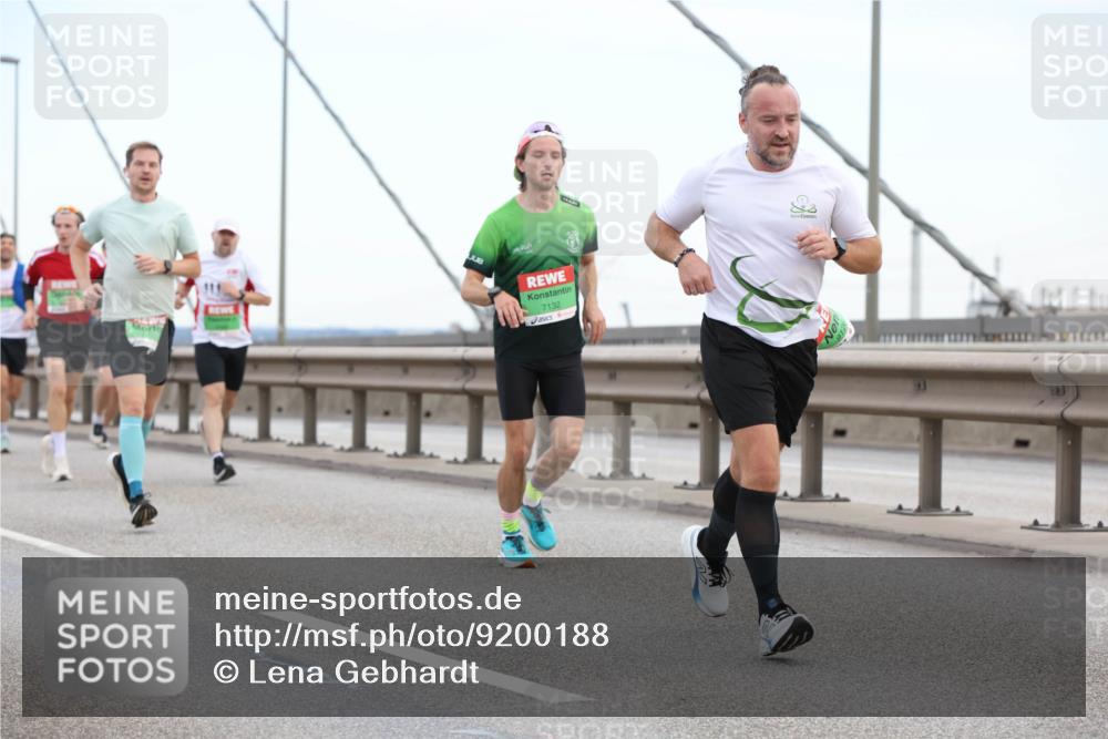 03.10.2025 - Köhlbrandbrückenlauf Lena Gebhardt http://msf.ph/oto/9200188 03.10.2025 15:22:02 Position 1 7132 meine-sportfotos.de