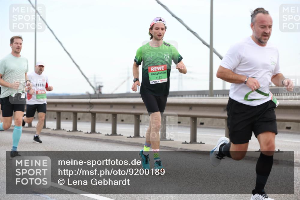 03.10.2025 - Köhlbrandbrückenlauf Lena Gebhardt http://msf.ph/oto/9200189 03.10.2025 15:22:03 Position 1 7132 meine-sportfotos.de