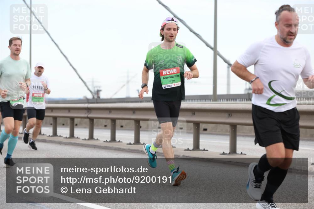 03.10.2025 - Köhlbrandbrückenlauf Lena Gebhardt http://msf.ph/oto/9200191 03.10.2025 15:22:03 Position 1 7132 meine-sportfotos.de