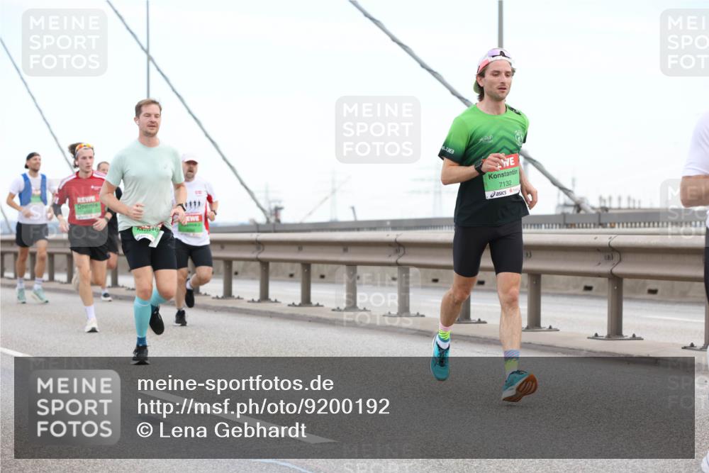 03.10.2025 - Köhlbrandbrückenlauf Lena Gebhardt http://msf.ph/oto/9200192 03.10.2025 15:22:03 Position 1 7132 meine-sportfotos.de