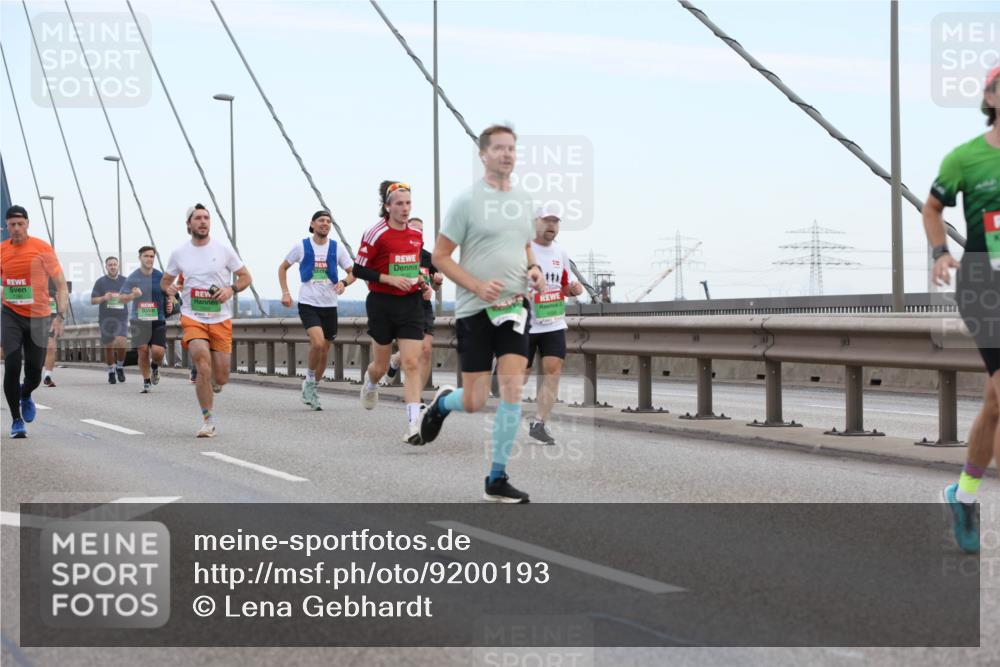 03.10.2025 - Köhlbrandbrückenlauf Lena Gebhardt http://msf.ph/oto/9200193 03.10.2025 15:22:04 Position 1  meine-sportfotos.de