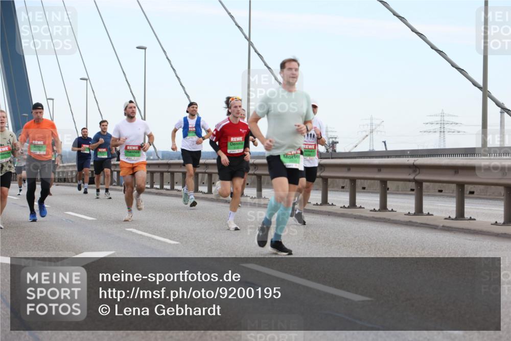 03.10.2025 - Köhlbrandbrückenlauf Lena Gebhardt http://msf.ph/oto/9200195 03.10.2025 15:22:04 Position 1  meine-sportfotos.de