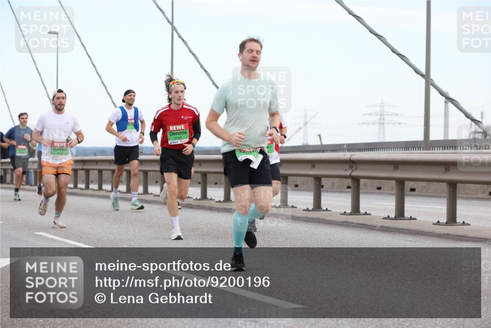 03.10.2025 - Köhlbrandbrückenlauf Lena Gebhardt http://msf.ph/oto/9200196 03.10.2025 15:22:04 Position 1 9182 meine-sportfotos.de