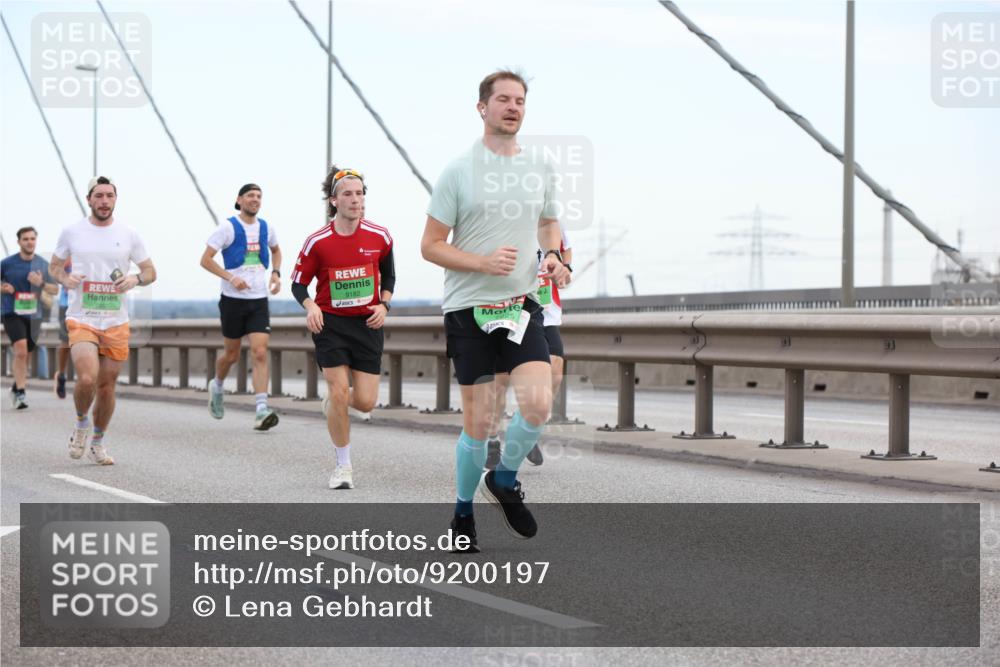 03.10.2025 - Köhlbrandbrückenlauf Lena Gebhardt http://msf.ph/oto/9200197 03.10.2025 15:22:04 Position 1 9182, 7225 meine-sportfotos.de