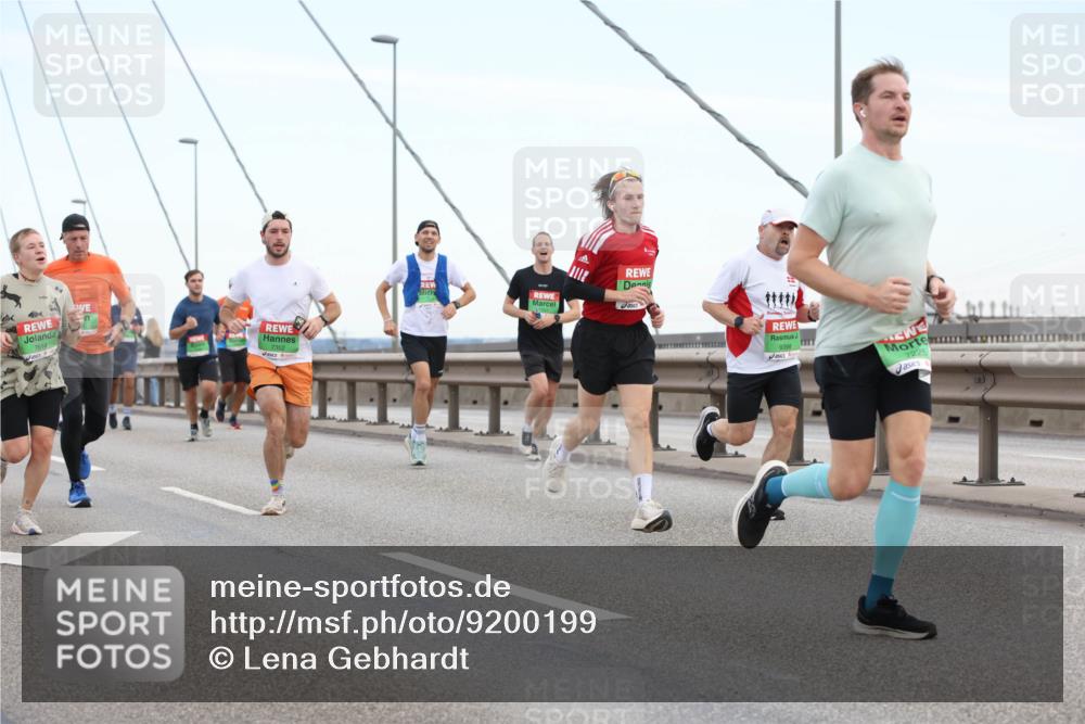 03.10.2025 - Köhlbrandbrückenlauf Lena Gebhardt http://msf.ph/oto/9200199 03.10.2025 15:22:05 Position 1 7614, 7225 meine-sportfotos.de