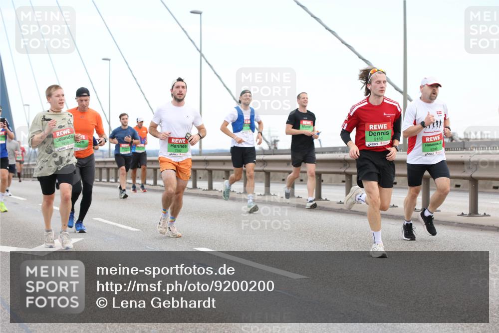 03.10.2025 - Köhlbrandbrückenlauf Lena Gebhardt http://msf.ph/oto/9200200 03.10.2025 15:22:06 Position 1 7614, 7180, 7352, 9182, 9398 meine-sportfotos.de