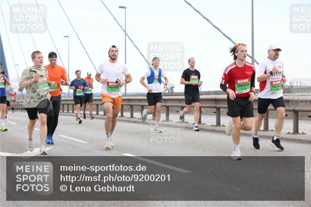 03.10.2025 - Köhlbrandbrückenlauf Lena Gebhardt http://msf.ph/oto/9200201 03.10.2025 15:22:06 Position 1 7614, 180, 7352, 9182, 9398, 4 meine-sportfotos.de