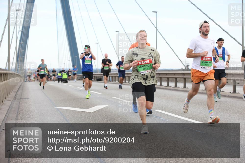 03.10.2025 - Köhlbrandbrückenlauf Lena Gebhardt http://msf.ph/oto/9200204 03.10.2025 15:22:07 Position 1 7614, 7352 meine-sportfotos.de