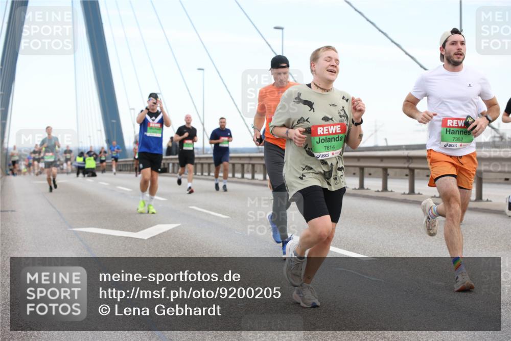 03.10.2025 - Köhlbrandbrückenlauf Lena Gebhardt http://msf.ph/oto/9200205 03.10.2025 15:22:07 Position 1 7614, 7352 meine-sportfotos.de