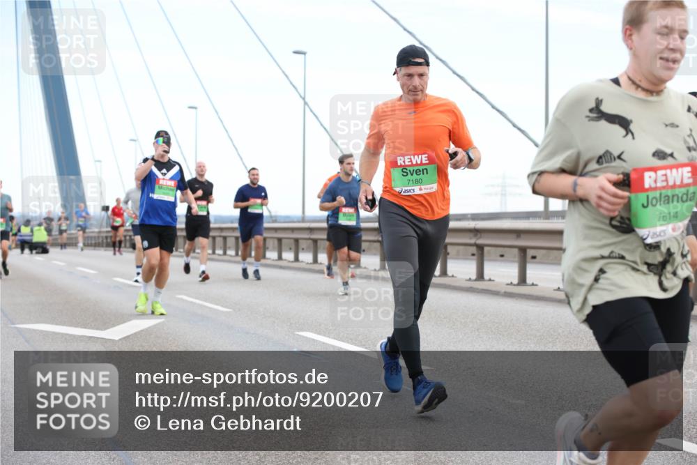 03.10.2025 - Köhlbrandbrückenlauf Lena Gebhardt http://msf.ph/oto/9200207 03.10.2025 15:22:08 Position 1 7180, 7614 meine-sportfotos.de