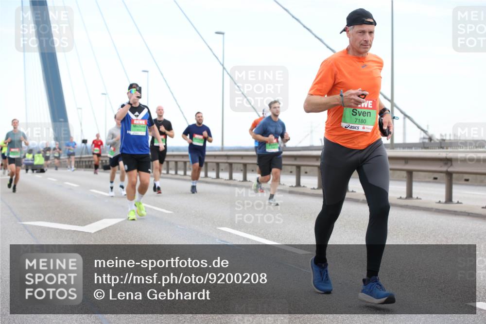 03.10.2025 - Köhlbrandbrückenlauf Lena Gebhardt http://msf.ph/oto/9200208 03.10.2025 15:22:08 Position 1 7180 meine-sportfotos.de
