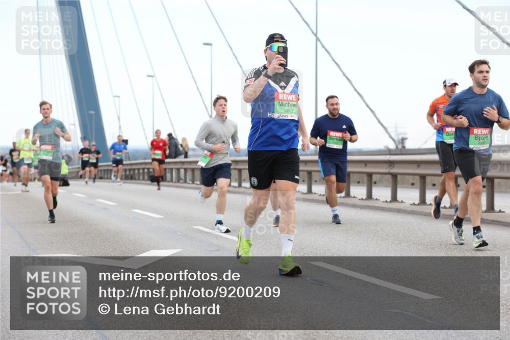 03.10.2025 - Köhlbrandbrückenlauf Lena Gebhardt http://msf.ph/oto/9200209 03.10.2025 15:22:09 Position 1 9240, 7086 meine-sportfotos.de