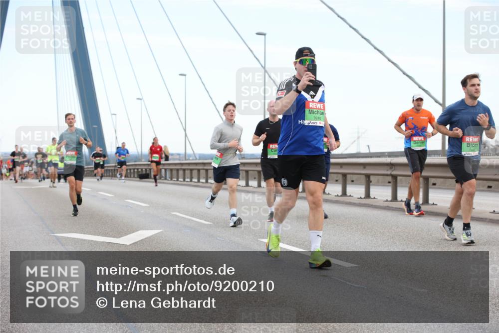 03.10.2025 - Köhlbrandbrückenlauf Lena Gebhardt http://msf.ph/oto/9200210 03.10.2025 15:22:10 Position 1 9240 meine-sportfotos.de